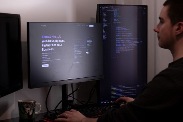 Jere Huttunen at his computer with the Vaihe homepage open on screen